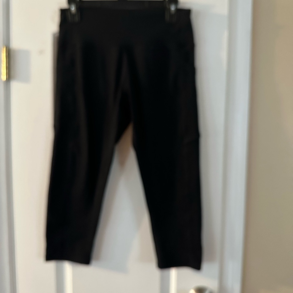 Workout capri pants leggings with side pockets block size Large